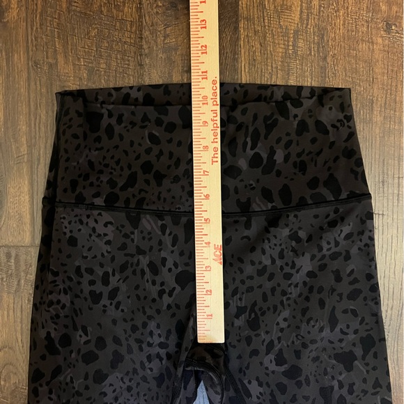Hey Nuts Women’s Leopard Print Leggings Size Medium (8-10) Color Black/Gray - Picture 10 of 11